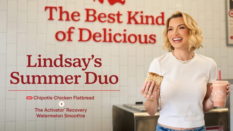 Lindsay Hubbard holds a Smoothie King Chipotle Chicken Flatbread and Activator Recovery Watermelon Smoothie.